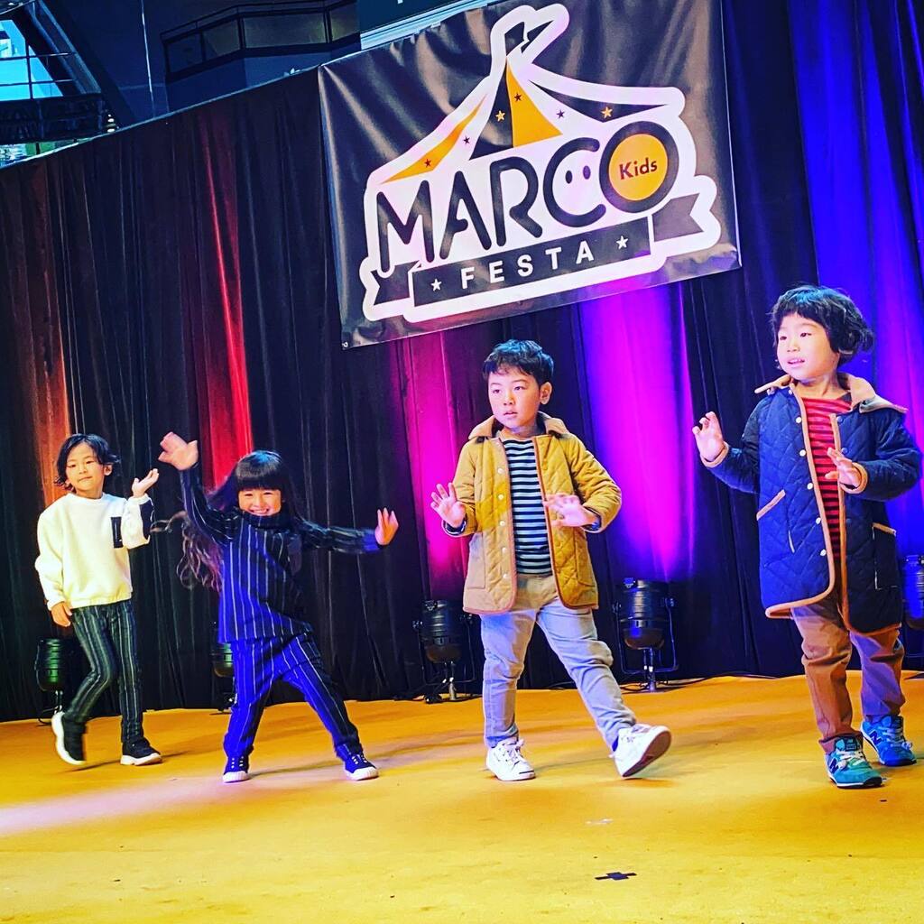 gon623's tweet photo. 左2人目、楽しそうでなにより。右端、999の車掌さんぽく好み。
.
#marcokids #mkf2020
#marcokids_magazine
#marcokidsfesta
#tappet #smilekids888 #smilekids
#4歳 #女の子みたいな男の子
#ヘアドネーション
#ヘアドネーション男子
#キッズモデル #キッズモデル男の子 https://t.co/zxjDeWFhrL https://t.co/kJMuHBIccO