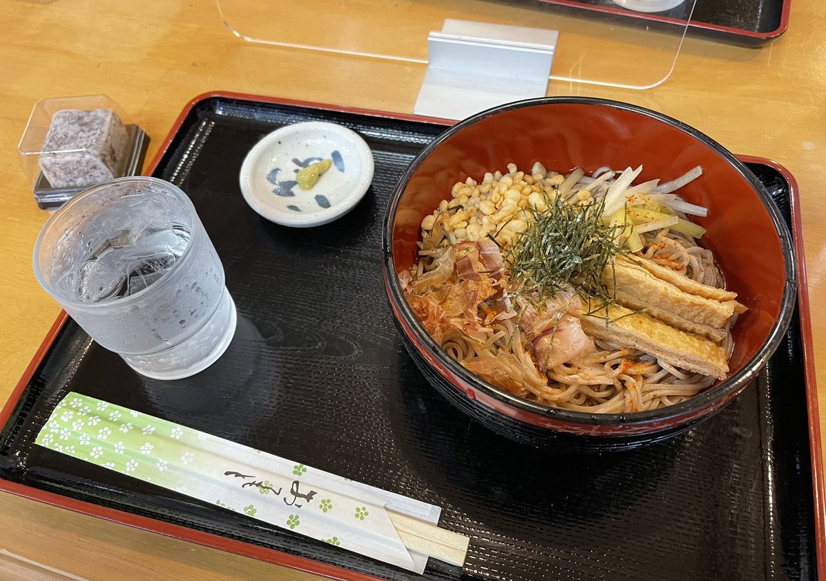 展示見たあとは喫茶室で蕎麦食べてお土産買いました。花丸のパネルが飾ってある✨

お土産の圧倒的食料品感…
グッズあんまり買わないほうなんだけど、食べ物は食べるからって買ってしまう………

博物館で小麦粉買うとは思わなかった。 