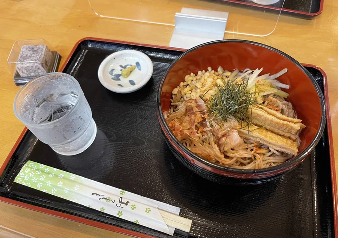 展示見たあとは喫茶室で蕎麦食べてお土産買いました。花丸のパネルが飾ってあるお土産の圧倒的食料品感…グッズあんまり買わないほうなんだけど、食べ物は食べるからって買ってしまう………博物館で小麦粉買うとは思わなかった。 