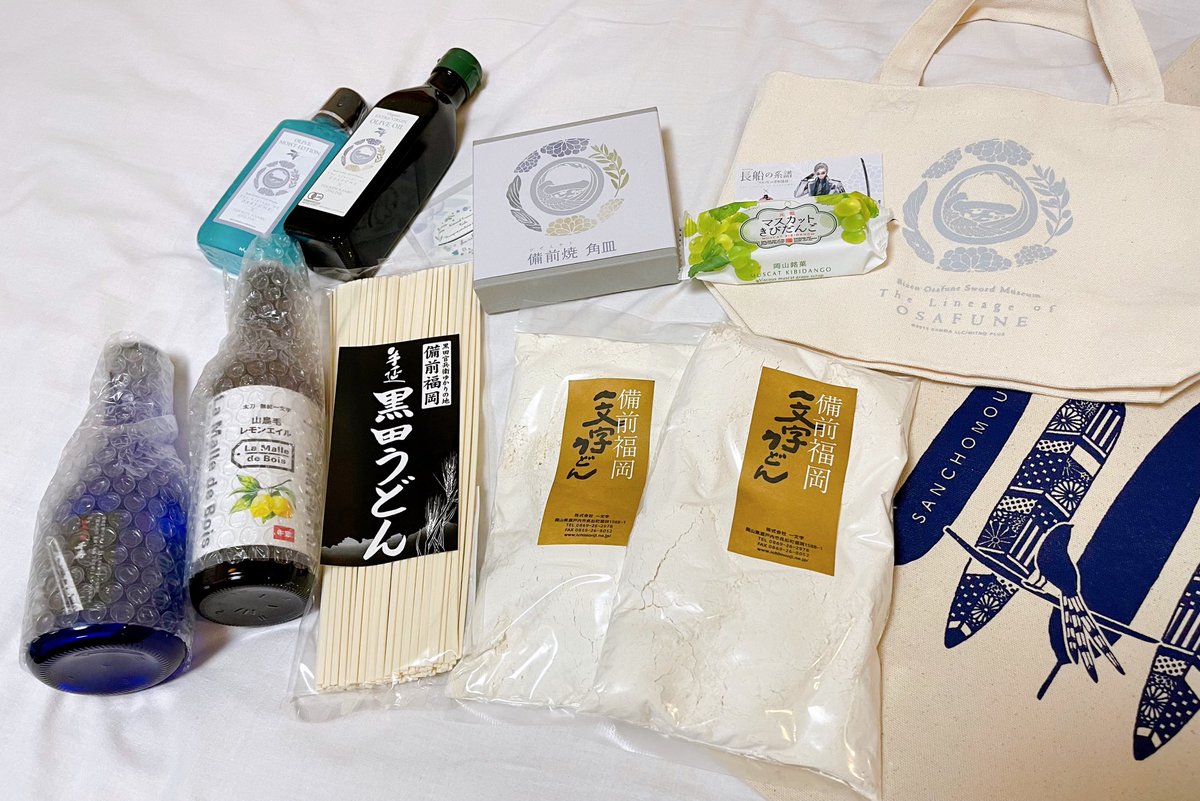 展示見たあとは喫茶室で蕎麦食べてお土産買いました。花丸のパネルが飾ってある✨
お土産の圧倒的食料品感…
グッズあんまり買わないほうなんだけど、食べ物は食べるからって買ってしまう………
博物館で小麦粉買うとは思わなかった。