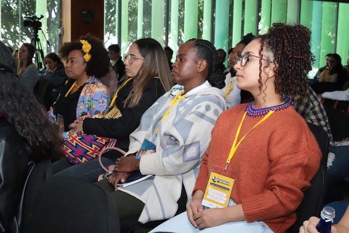 ensenaXcolombia's tweet photo. Así vivimos el primer día de nuestro Encuentro Nacional Enseña por Colombia 💛 #PresentesPorLaEducación https://t.co/xVodfMKHy8