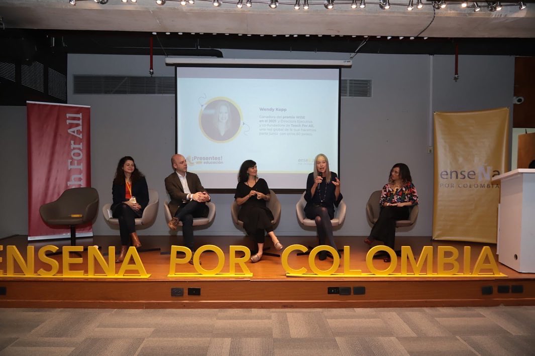 ensenaXcolombia's tweet photo. Así vivimos el primer día de nuestro Encuentro Nacional Enseña por Colombia 💛 #PresentesPorLaEducación https://t.co/xVodfMKHy8