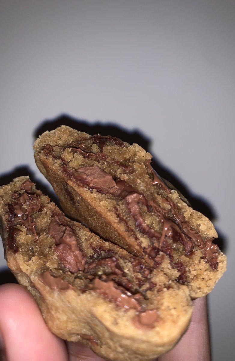 وصلتني منهم كوكيز 🍪
وكان لذيذ وطري وملغم تشوكلت 🍫
وطعم التشوكلت كان لذيذ جداً واضح نوعيته ممتازة 

عشاق الكوكيز جربوه 😋😋😋😋!