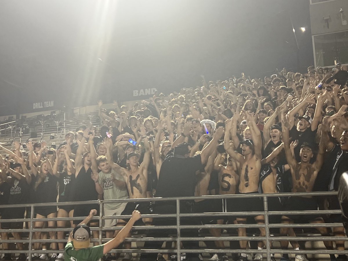 HumbleISD_KPHS's tweet photo. We ❤️ our Humble ISD police! Leading our student section in the 🎢! #WeAreKPark https://t.co/AImSBelPOU