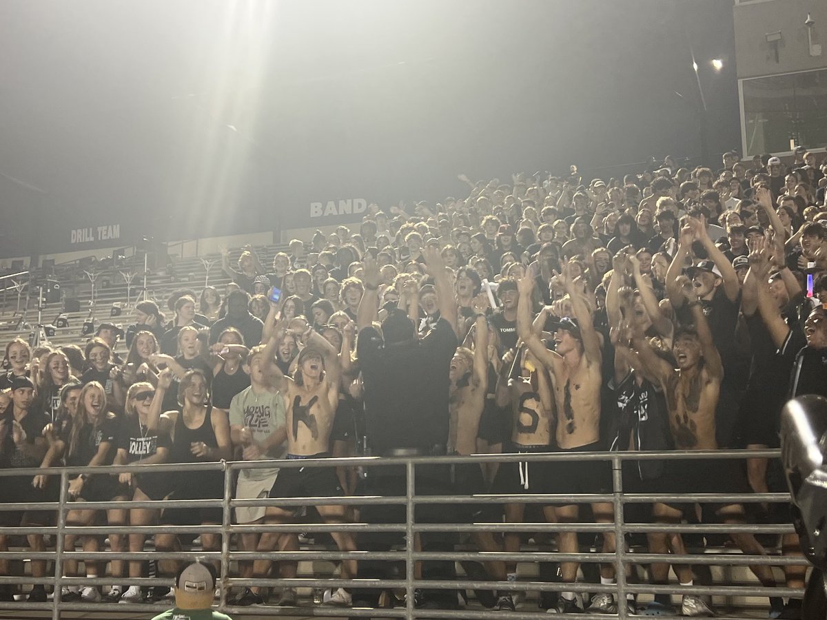 HumbleISD_KPHS's tweet photo. We ❤️ our Humble ISD police! Leading our student section in the 🎢! #WeAreKPark https://t.co/AImSBelPOU