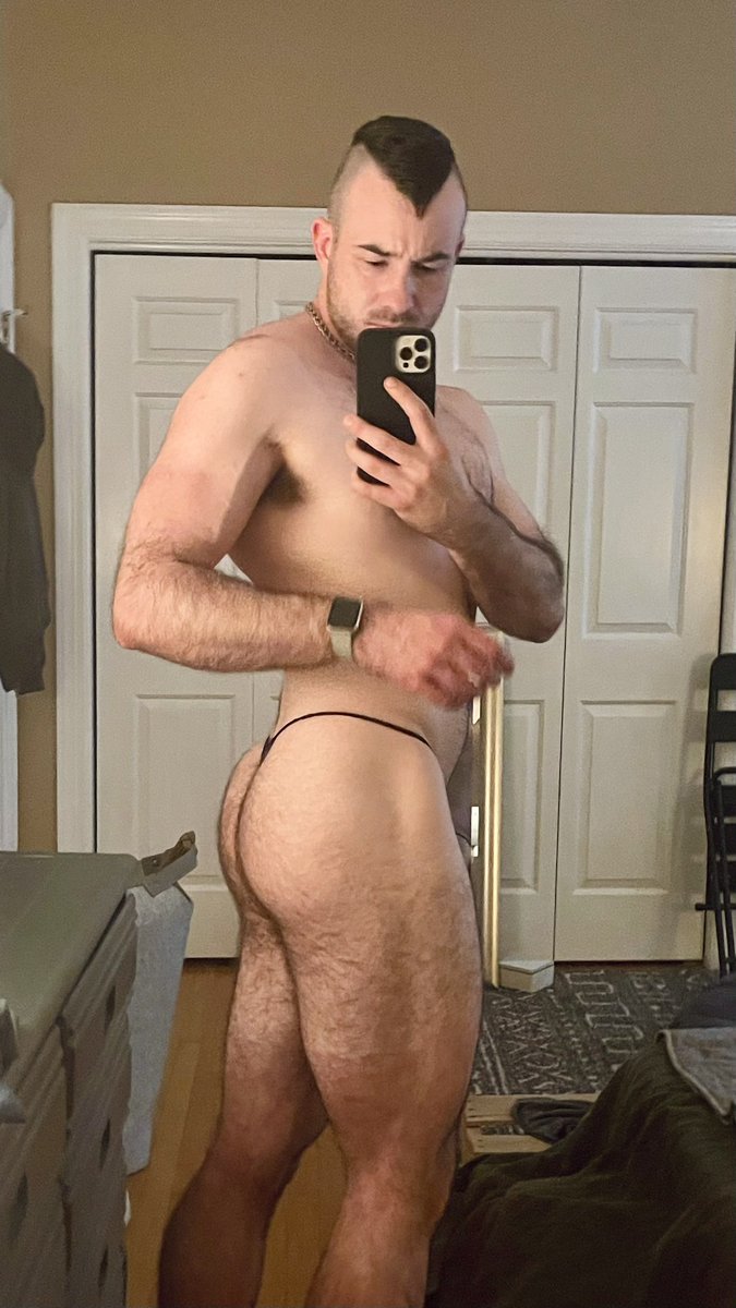 gexxtry's tweet photo. Hey new followers and babes 👋  let me know what you want me to wear more of…less of 🧢👙👟🩲⛓️🔐 🙇🏻‍♂️ 👀 https://t.co/nvRDit2sBk