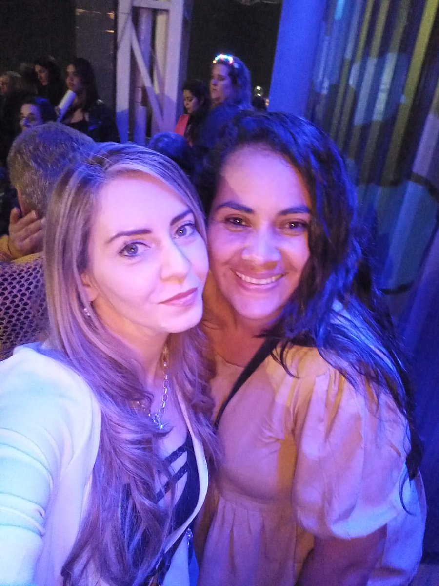 FcPortiSereOfic's tweet photo. Nuestras hermosas cordobesas felices de disfrutar de vos @LucianoPereyra 💛💛💛💛 @PorTiSereCba https://t.co/Gycovp88CS