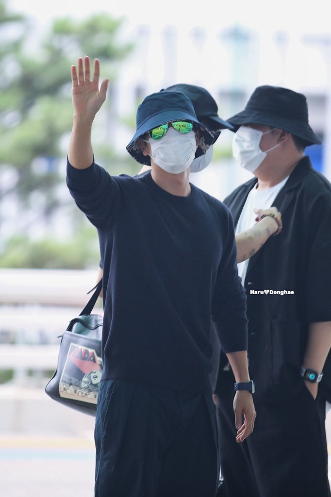 harudonghae's tweet photo. 220916 ICN 출국 ✈️
👋🏻👋🏻👋🏻
@donghae861015 
#동해  
#이동해
#donghae
#슈퍼주니어 https://t.co/vbgUUBZFXB
