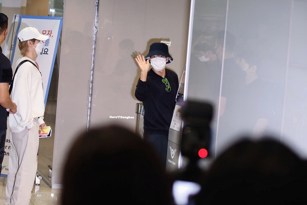 harudonghae's tweet photo. 220916 ICN 출국 ✈️
👋🏻👋🏻👋🏻
@donghae861015 
#동해  
#이동해
#donghae
#슈퍼주니어 https://t.co/vbgUUBZFXB