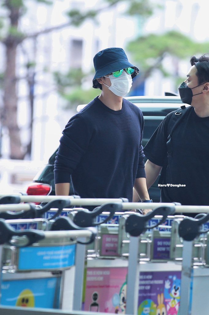 harudonghae's tweet photo. 220916 ICN 출국 ✈️
👋🏻👋🏻👋🏻
@donghae861015 
#동해  
#이동해
#donghae
#슈퍼주니어 https://t.co/vbgUUBZFXB
