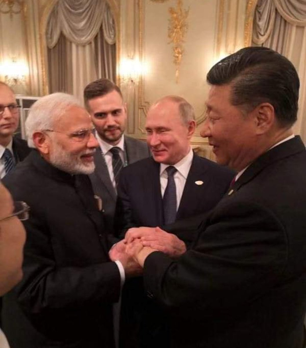 Luta de classes na esfera interestatal. Países periféricos se aliando contra os países centrais que ditam as regras geopolíticas e geoeconomicas dentro da divisão internacional do trabalho. Ou alguém acredita que o salário mínimo na Europa ocidental ou nos EUA +