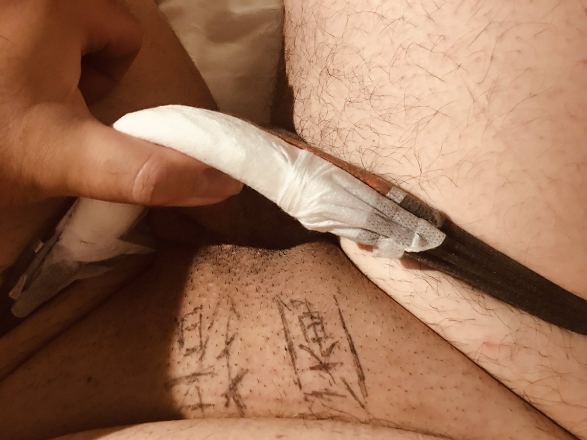 castratedpig's tweet photo. 听说正常男人尿完尿是可以甩干的，好想知道甩干是什么感觉。阉猪因为一直漏尿所以没资格穿男人的内裤，只能每天穿婴儿纸尿裤。 https://t.co/LGnJnrcA5B