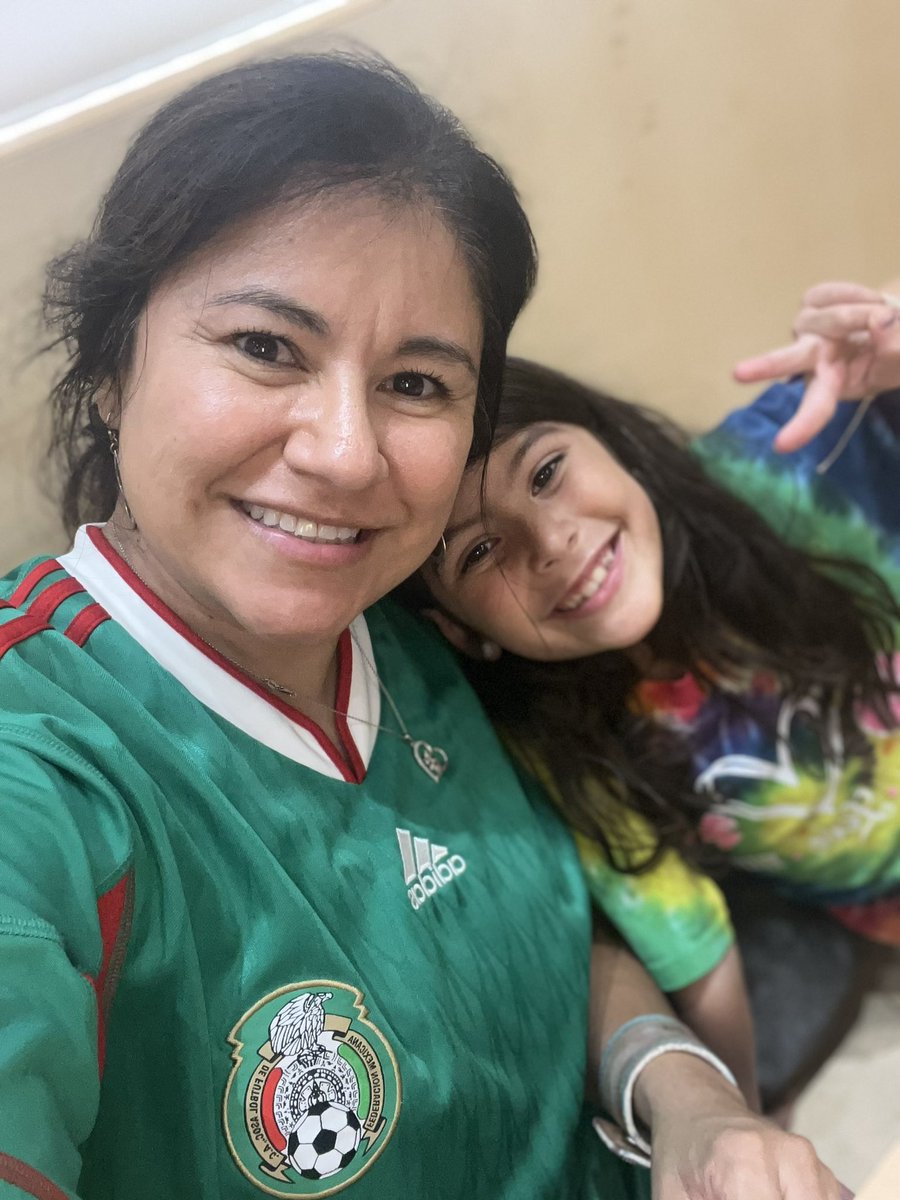 Jennifer Loznak (@educatorloznak) on Twitter photo #HHM2022 celebrating Hispanic Heritage Month with the birthday girl! <a href="/MCPSEspanol/">MCPS en Español</a> #MCPSSMT #HHM2022 celebrating Hispanic Heritage Month with the birthday girl! <a href="/MCPSEspanol/">MCPS en Español</a> #MCPSSMT