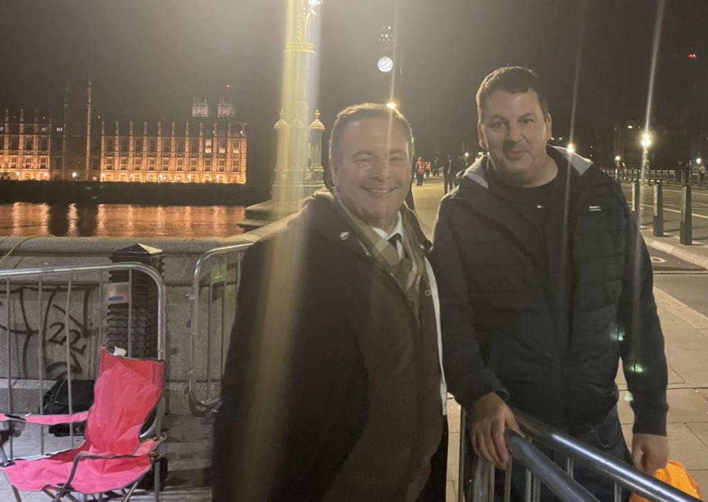 jkenney's tweet photo. Thanks to my friend Andrew Percy MP who saw from media that I was in the queue, and sought me out at midnight with a hoodie, blanket, &amp; refreshments! 

Great British hospitality! https://t.co/pZUm0FCJtK
