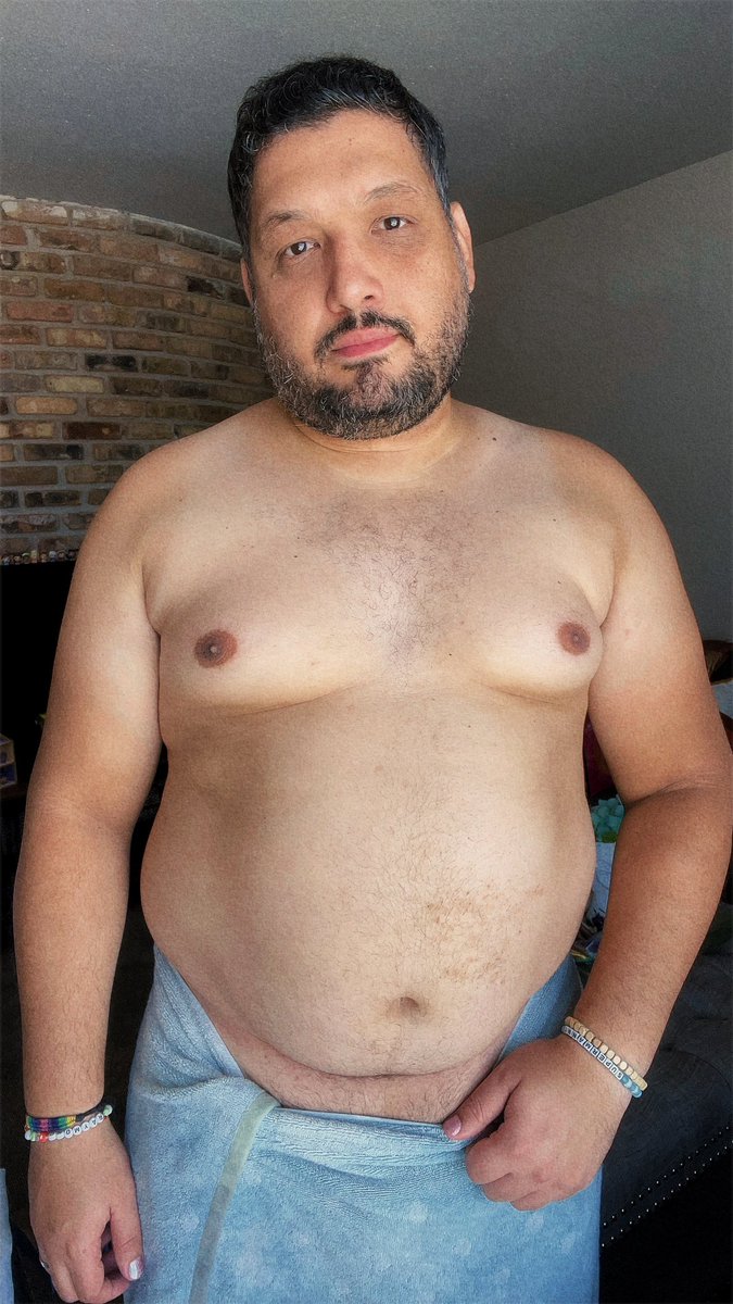 eltesoro_'s tweet photo. After workout showers in the mornings hit different 
.
#chubbyguy #chubbygay #chubbymodel #houstongay #gaydominican #gaybears https://t.co/rTuC7dfpSh
