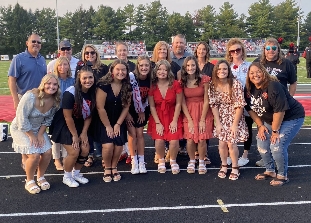 Fall Senior Night with our 7 beautiful seniors and their parents. Just the beginning of our grand finale with this very special group ❤️
