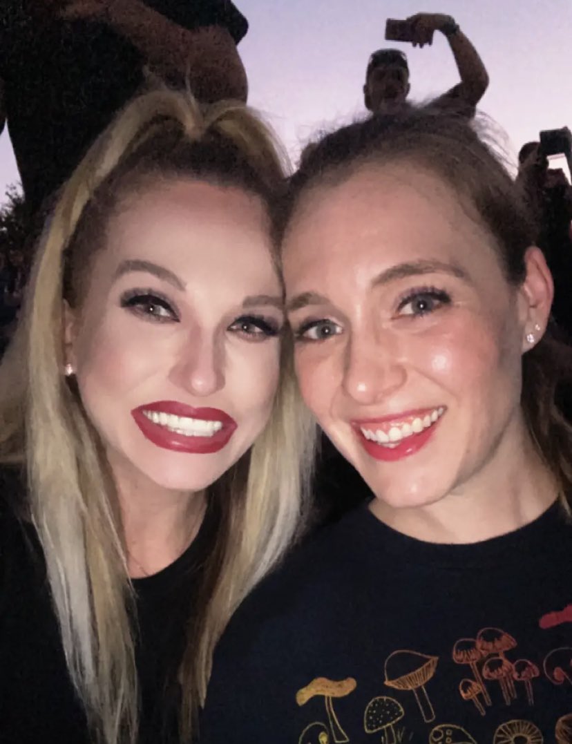 DReneeDWil's tweet photo. #BreakingBenjamin with my bestie!! Last time we were here was 2019!! @breakingbenj  @shaunfoist https://t.co/cxIH786h1l
