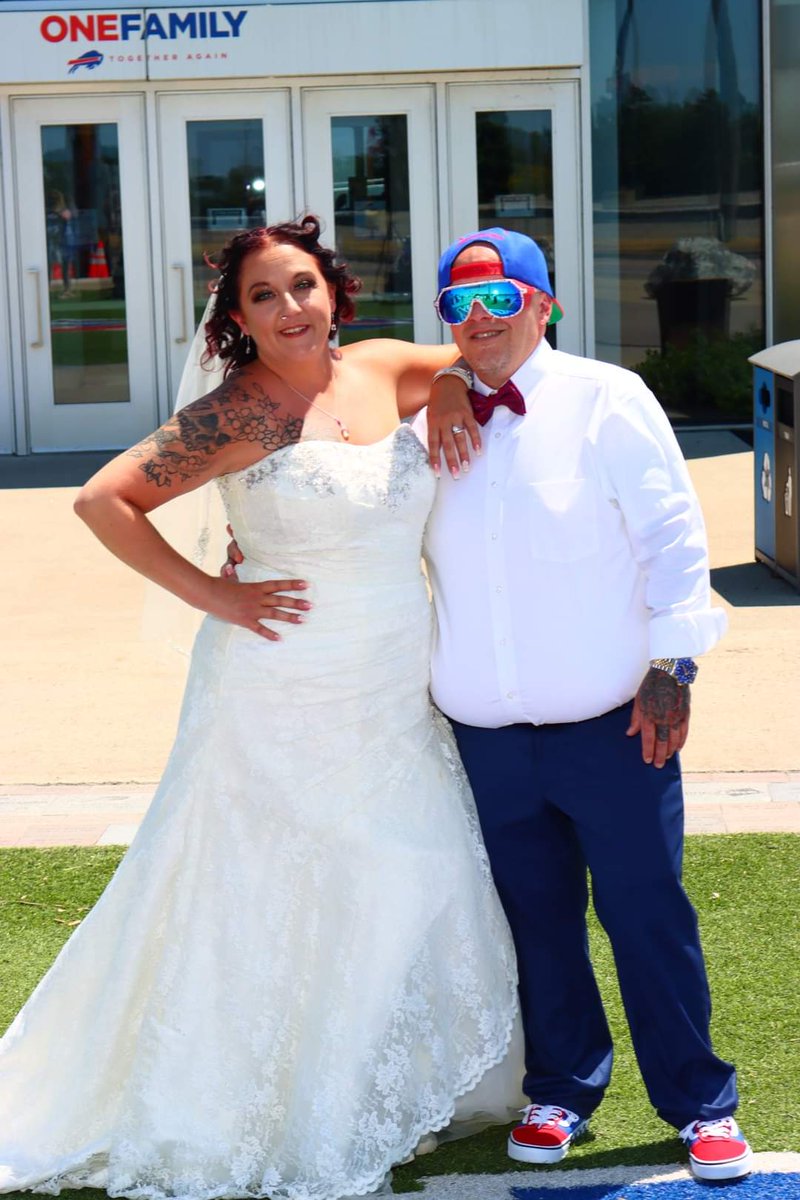 billsbabe9301's tweet photo. 2 months of wedded bliss!!! #716daywedding #billsmafia #billsmafiababes https://t.co/xEiiyucpuG