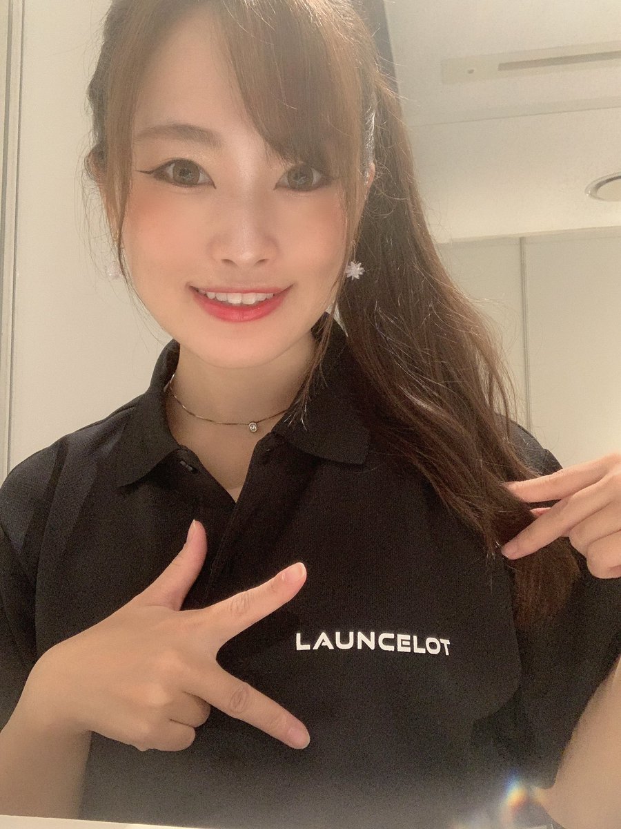 eririn_shi's tweet photo. 今日の髪型はサイドポニーテール♡
#幕張メッセ 5ホールの #ランスロット 様ブース!ご来場予定の方お待ちしてます😍
(お腹と脚が朝からムチムチ😂)
#東京ゲームショウ2022
#TGS2022 #TGS #東京ゲームショウ #ゲームショウ #LAUNCELOT #イベントコンパニオン #TokyoGameShow #TokyoGameShow2022 https://t.co/VUSDCNZBvU