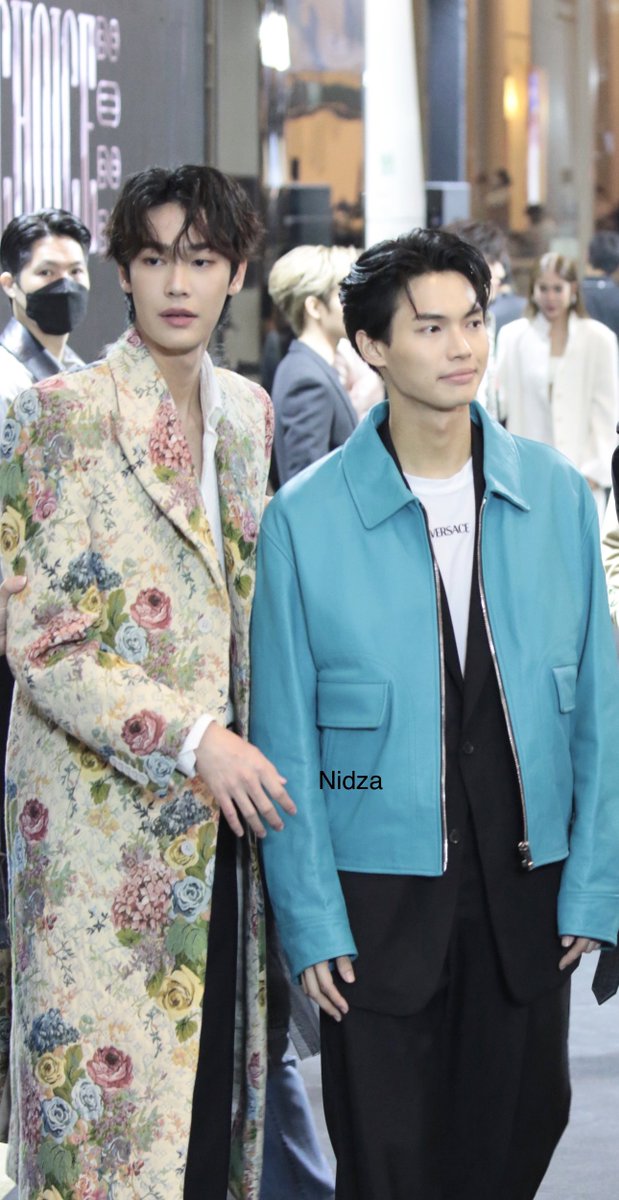 NIDZA7822's tweet photo. น้องดิว ดูดีขึ้นมาก เพ่งได้ดูหน้่าน้องดิวชัดๆ โหน้องหล่อขึ้นมาก น่าจะไปได้ไกลสายนายแบบ ยิ่งยืนคู่พี่วินนะโอ้โห เลย ออร่าจับทั้งคู่ 🖤💚@dew_jsu #dew_jsu #winmetawin https://t.co/AsSwP6tkxb