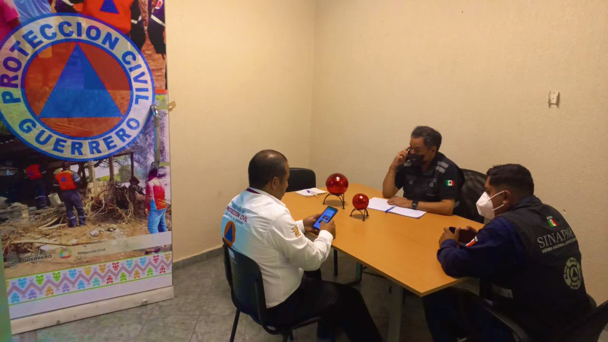 CNPC_MX's tweet photo. #MisiónECO|📍#Guerrero

En #Acapulco, nuestro equipo se encuentra ya en coordinación con @Gob_Guerrero y @AcapulcoGob.

#AlMomento se llevan a cabo acciones de comunicación sobre las condiciones y losefectos asociados a la #TormentaTropical 🌀 #Lester.
@laualzua https://t.co/eRYz8q8TGw