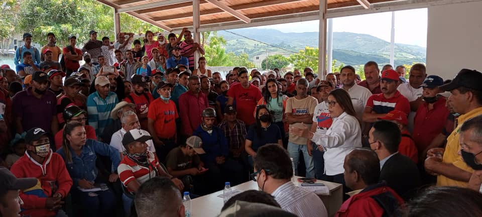CAeb2020's tweet photo. Desde el Municipio AEB se desarrollo Reunión con SECRETARÍA DE DESARROLLO ECONÓMICO DE GOBERNACIÓN, CONTRALORÍA DE SANIDAD DEL ESTADO LARA, CORPORACIÓN VENEZOLANA DE CAFÉ, SECRETARÍA DE SEGURIDAD CIUDADANA EN REUNIÓN SOLICITADA POR PRODUCTORES Y PRODUCTORAS DE CAFÉ. https://t.co/NvoilJeeWD