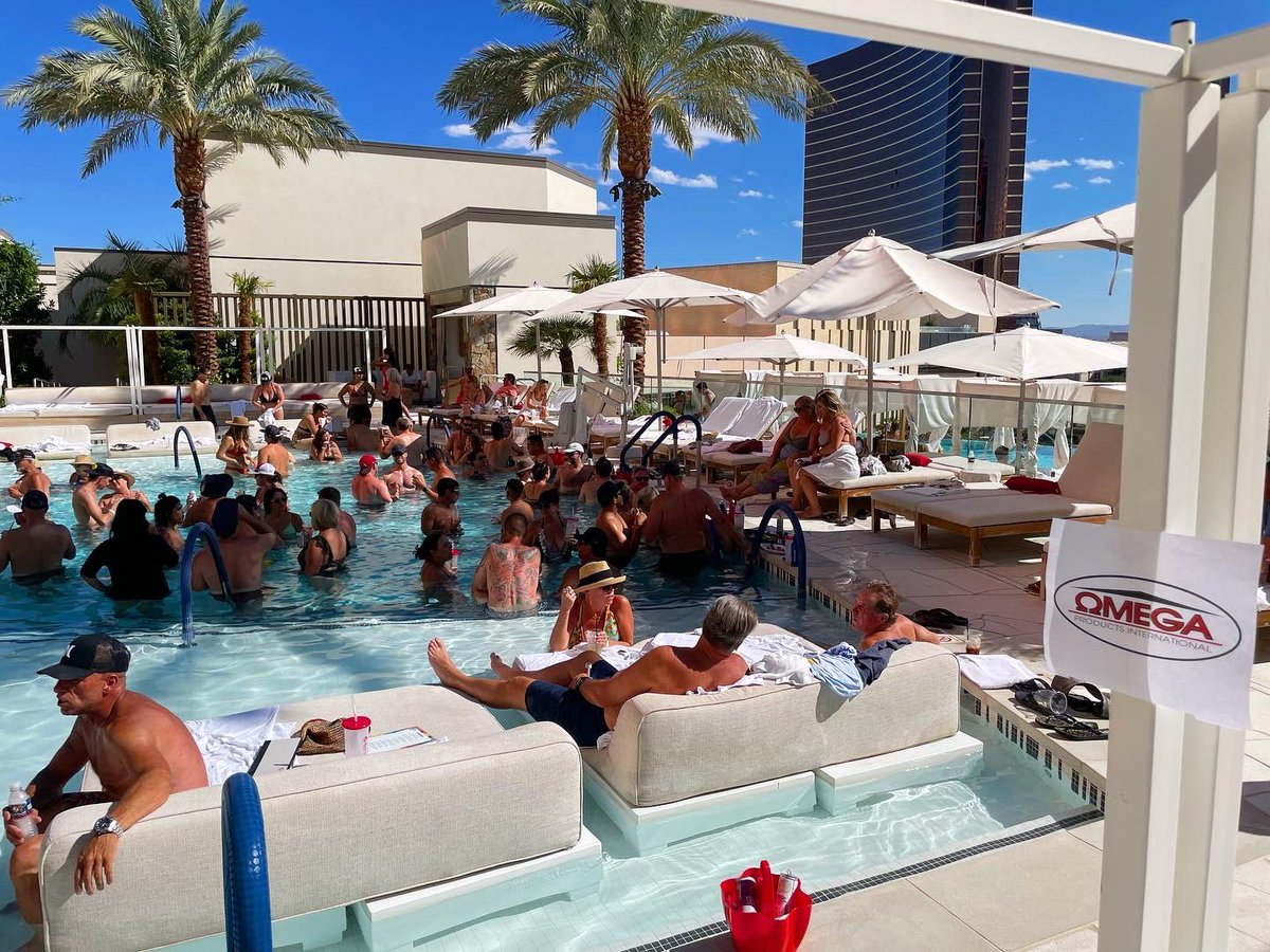 Omega takes over the VIP Infinity Pool at Resorts World Las Vegas 

#omegaproducts #lasvegas