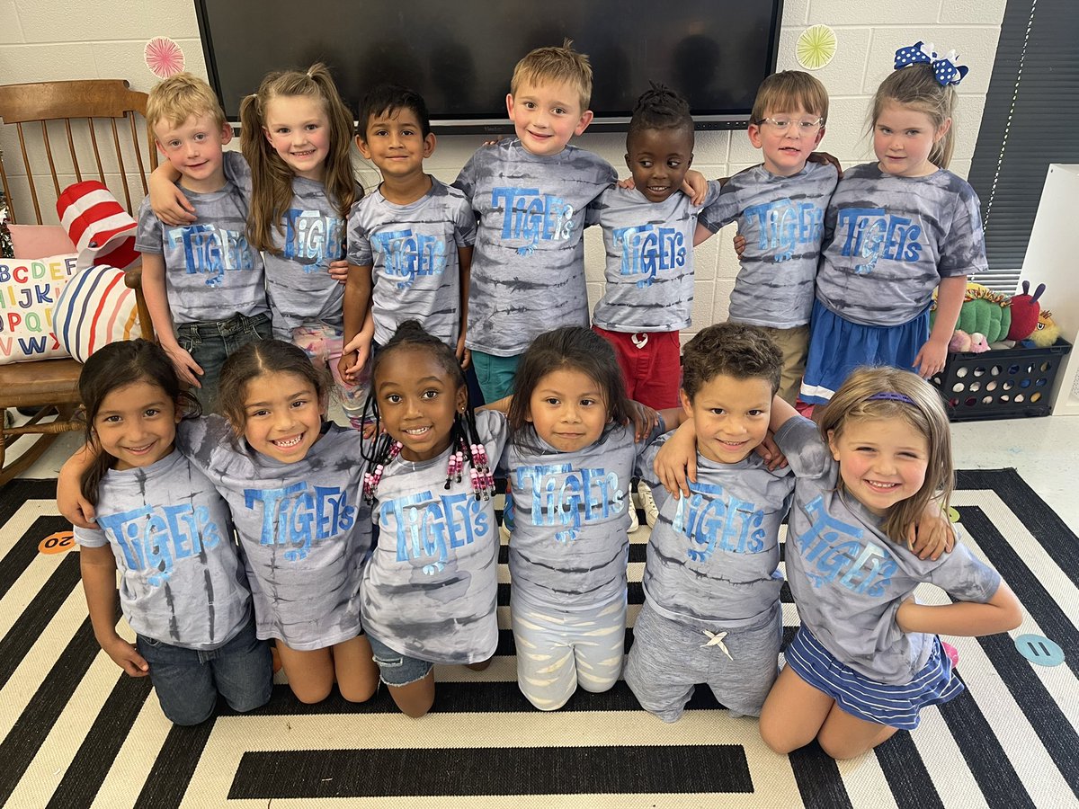 mrsspiveytn's tweet photo. Homecoming Day Five:
Time to Represent 🐯💙
#Kindergarten #homecoming2022 #teachertwitter #TigerPride https://t.co/DHLiulWMhg