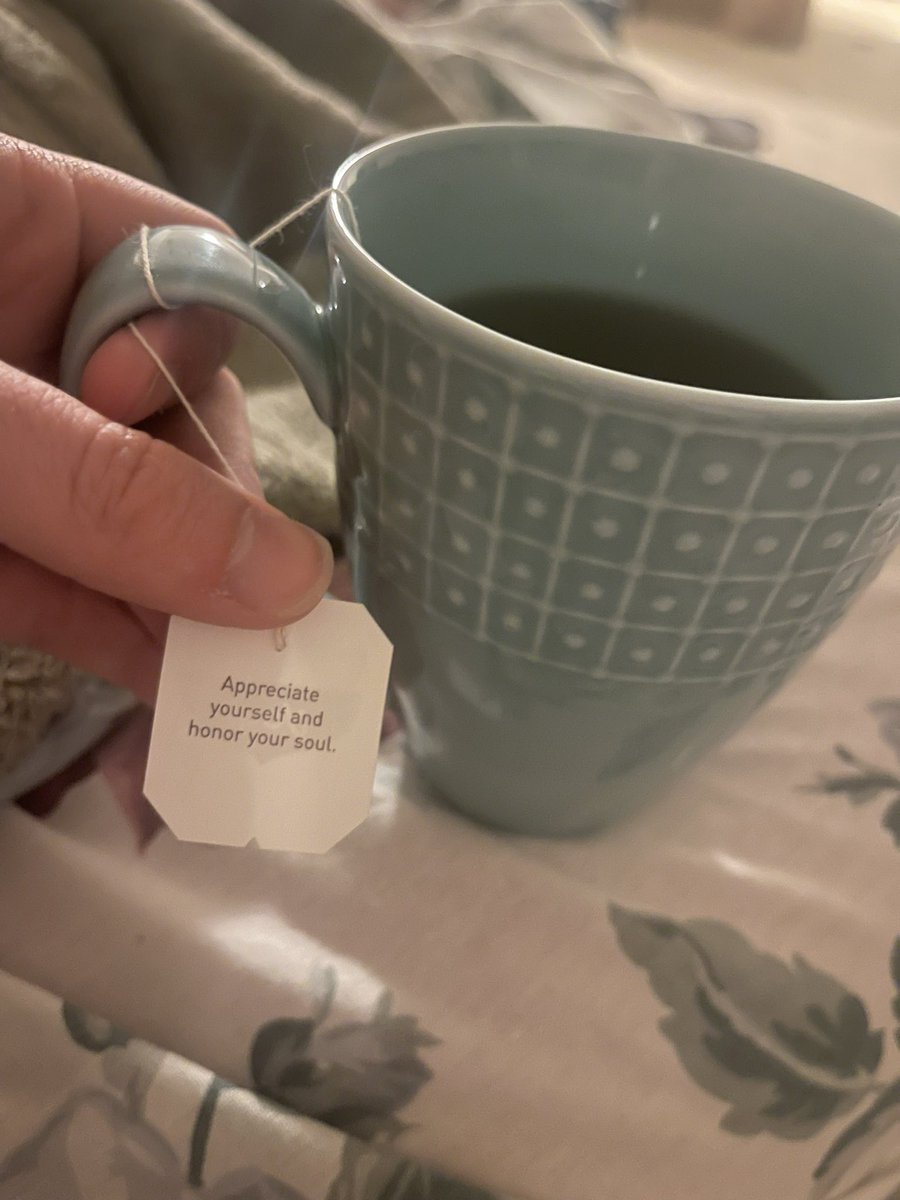 ZoeC_16's tweet photo. Today’s #RandomActOfWellness is having tea and chatting with good company (my mom) before bed. ☕️ Trying to take in every second of family time that I can throughout my rotations. 💓 #WSPD #NPSADay #Light4Docs @sunshine_EM_grl @caro__tweets https://t.co/Oors10wxMX