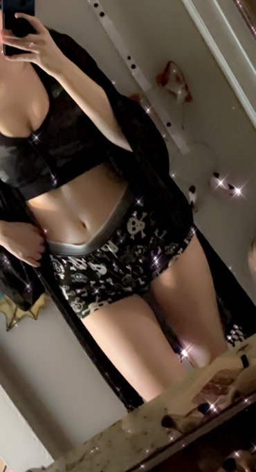 Watch 𝕭𝖚𝖓𝖓𝖎 𝕷𝖞𝖓𝖓's leaked NSFW photo on TwXstars