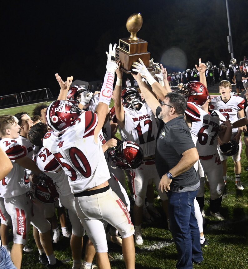 sportingpumpkin's tweet image. Third straight win in the #BackyardBrawl for @LEBravesFB @LoganElmSports with a 21-0 final over @CirclevilleFB @Athletics_CV #OHSAA @litter_media @94CountryWKKJ