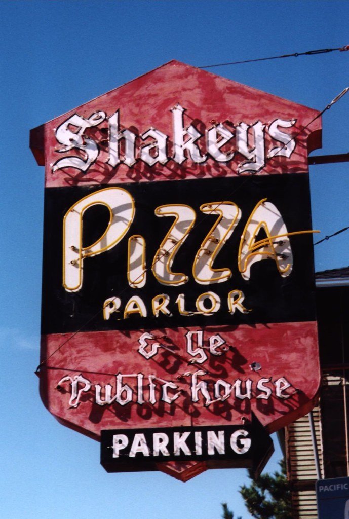 CrackpotArtist's tweet photo. More dining from my childhood. #shakeys #denverdrumstick #hobojoes #sambos https://t.co/SBqlWLcdTE