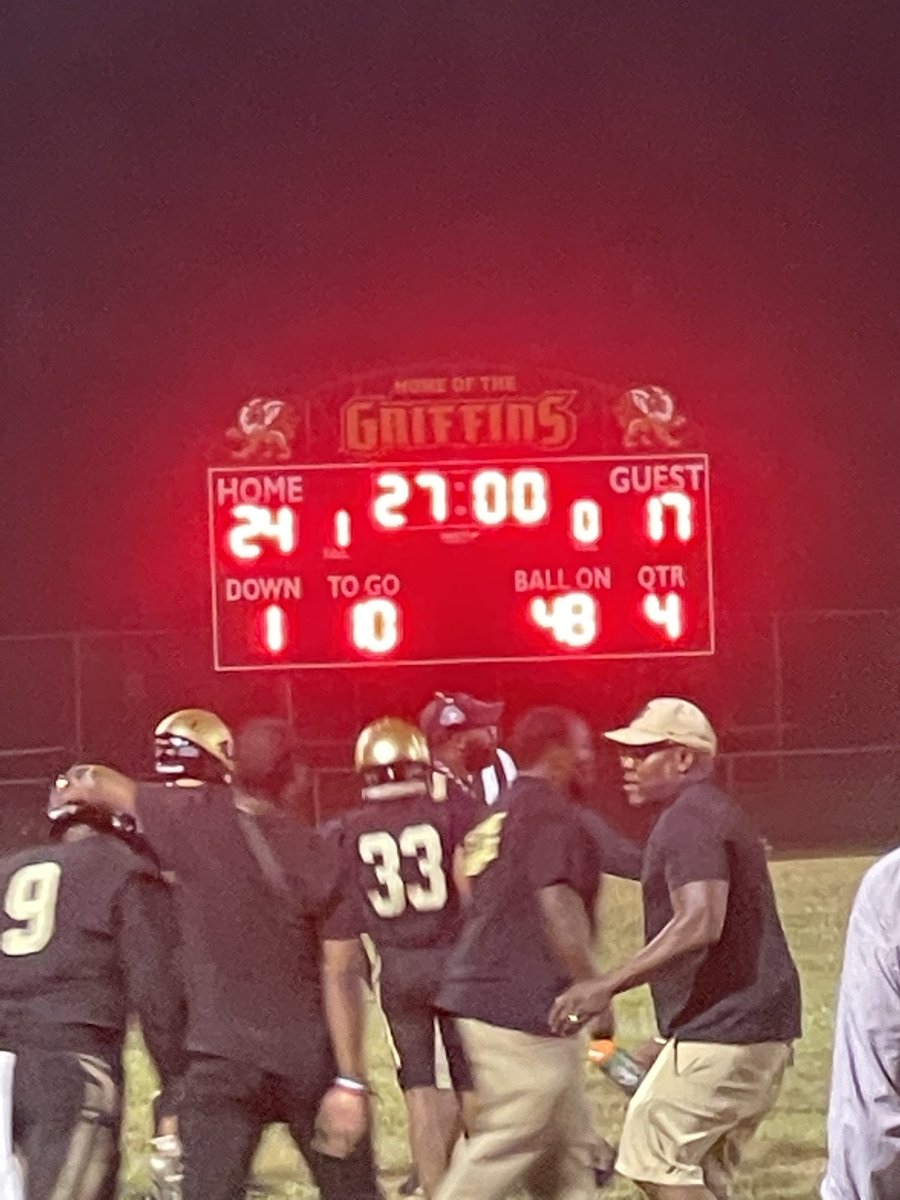 MillsTsd's tweet photo. Griffins win 24-17 over Wyandotte! https://t.co/jYIbnDc57l