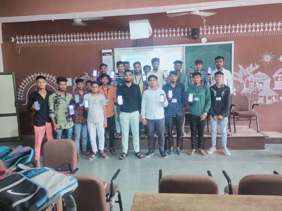 Bhargav_Pandya7's tweet photo. स्टूडेंट्स फॉर सेवा (SFS) गुजरात द्वारा आगामी समय मे आयोजित "संवेदना" सेवा इंटर्नशिप में जाने वाले भरूच जिल्ले के छात्रों के साथ संवाद करके रजिस्ट्रेशन किया।
#संवेदना @ABVPVoice
#SFSGUJARAT
#ABVPForSociety #ABVPBharuch #ABVPGujarat #BhargavPandya https://t.co/3N1Lvb626U