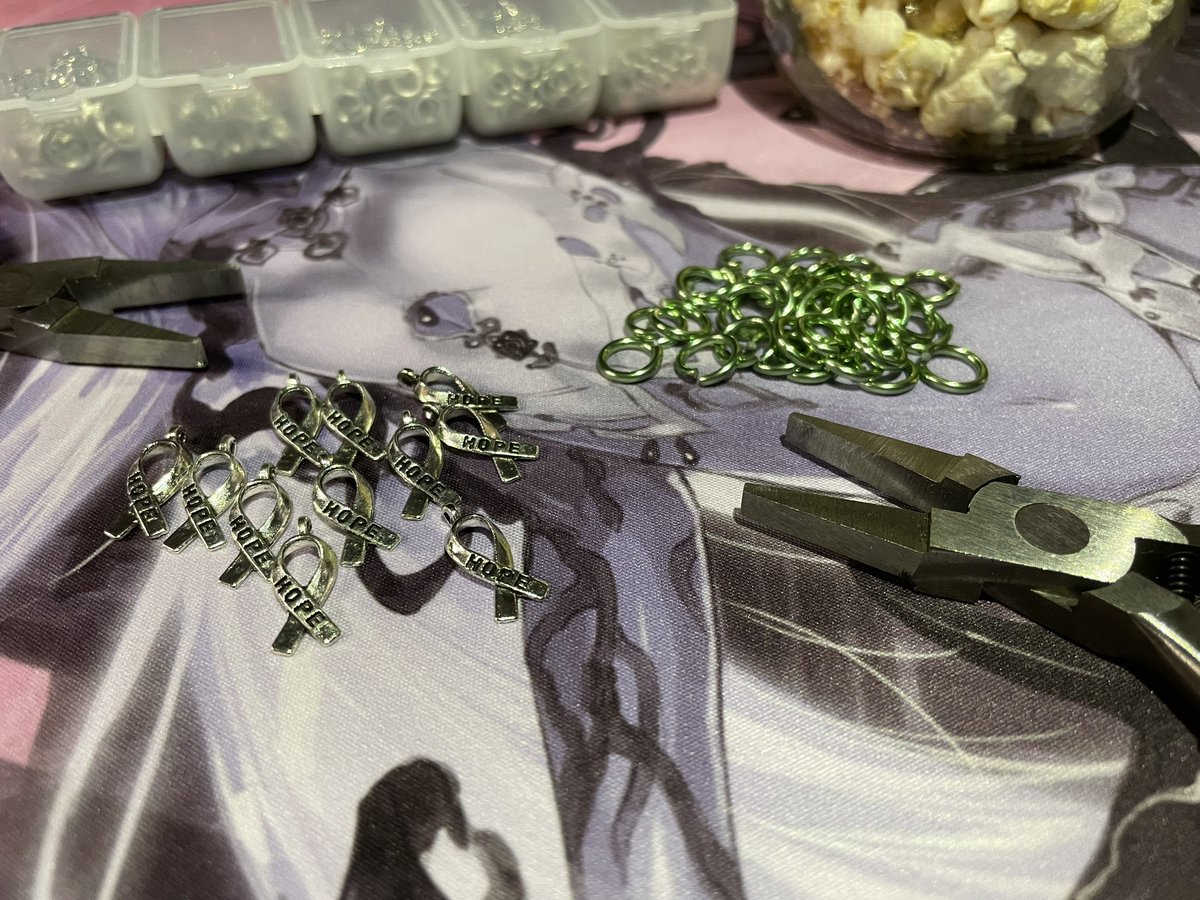 HandmadeNerds's tweet photo. We’ve dusted off the #chainmaille for the night. First up is a batch of seafoam keychains to bring #awareness to #familyestrangement.

In a survey that was conducted in 2019, 27% of respondents said they currently had family member(s) they had no contact with. https://t.co/bB20SLjsPT