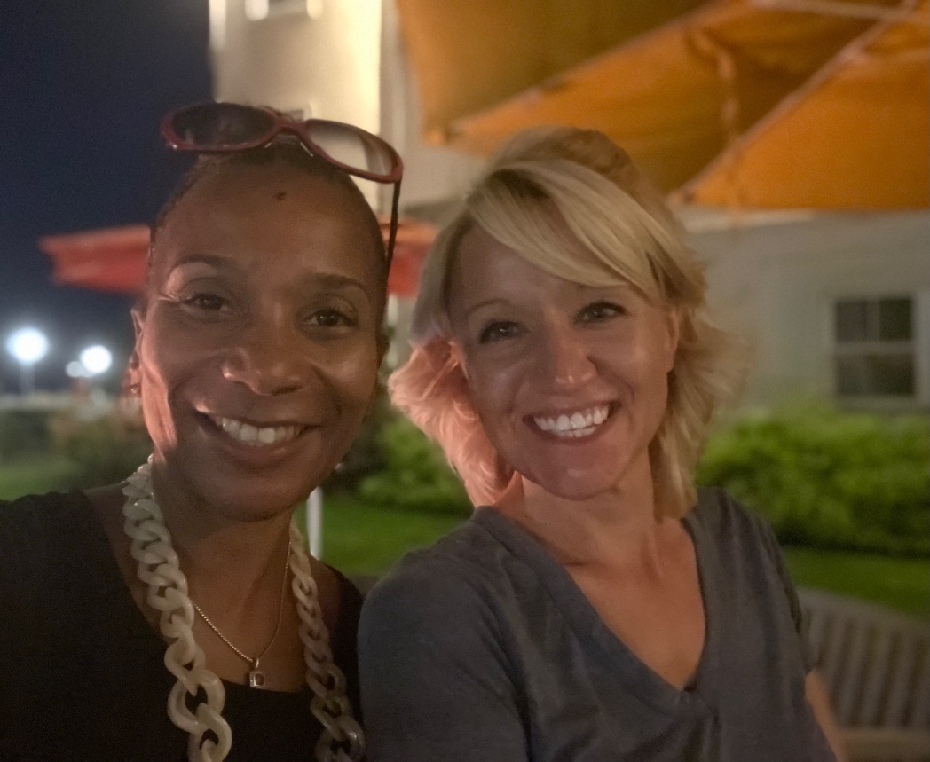 Chatonsworld's tweet photo. What reuniting looks like!!! #BloggyCon https://t.co/OEHVp40E8R
