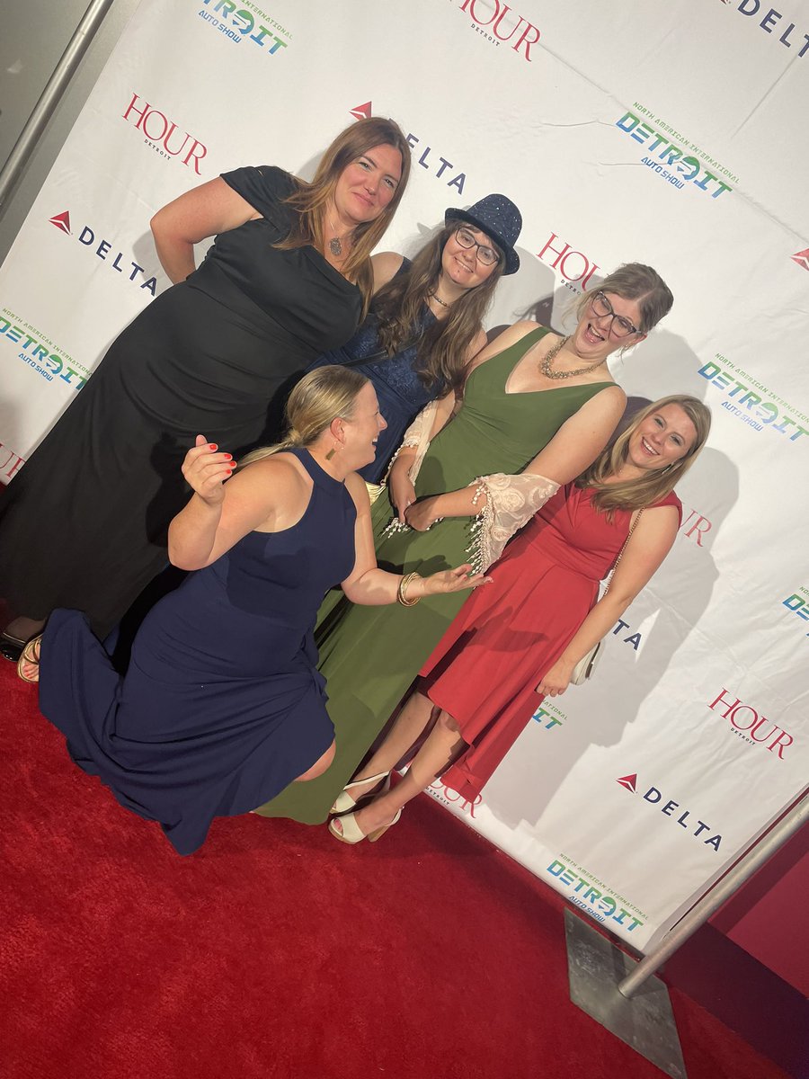 JGrzelewski's tweet photo. Wishing blessings and a huge raise for the woman taking red carpet photos at #autoprom. She took approx 40 photos of every single group and tried to catch all the good angles. A gem just like these ladies 😍 https://t.co/b5cZ3bXyzF
