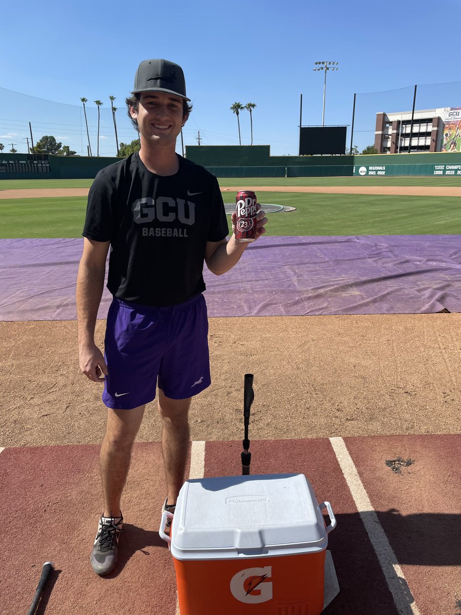 GCU_Baseball's tweet photo. Middle-hitting challenge champs 🏆 https://t.co/7ILXf85Cy8