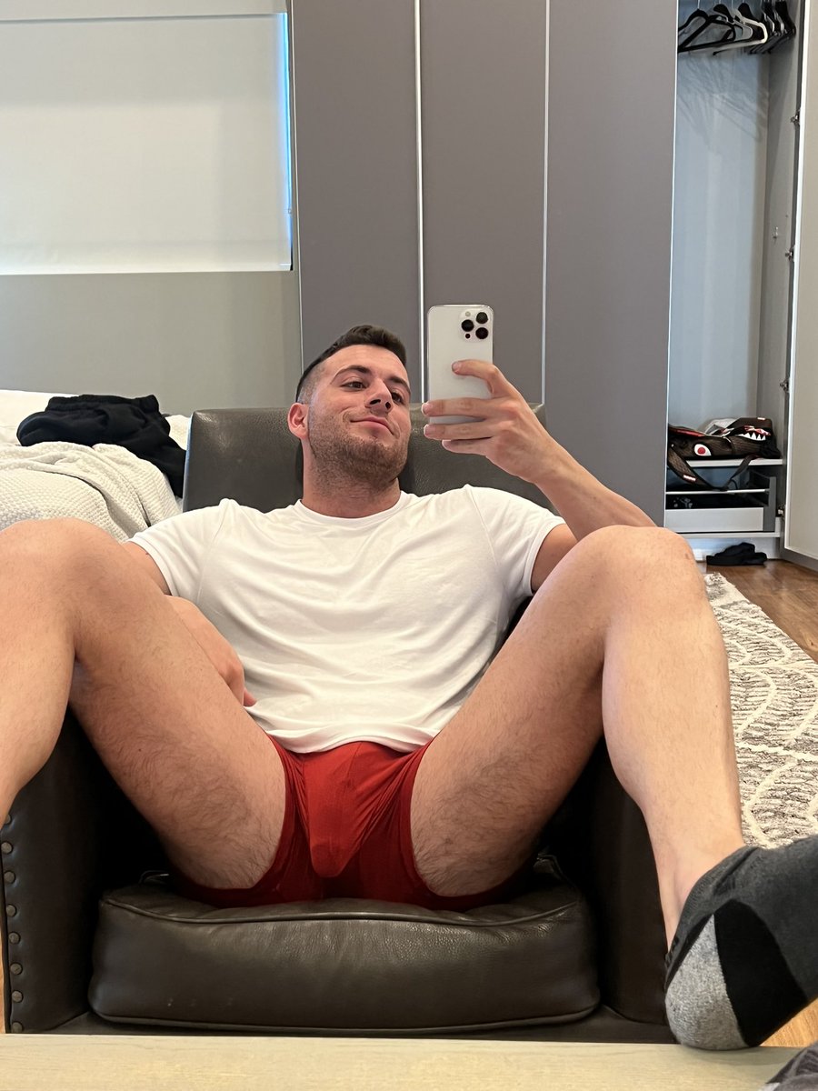 brooksonlyfanz's tweet photo. Stretching before my really hard workout https://t.co/b2s5bFGQTJ