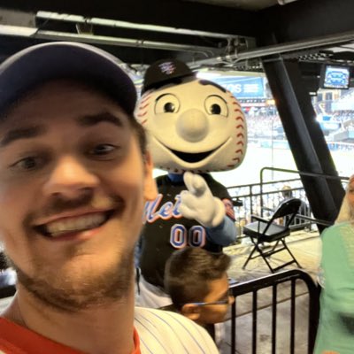 Bafmoose's tweet photo. #NewProfilePic w @MrMet.. this might be me peaking https://t.co/AwVaA1Zcw5