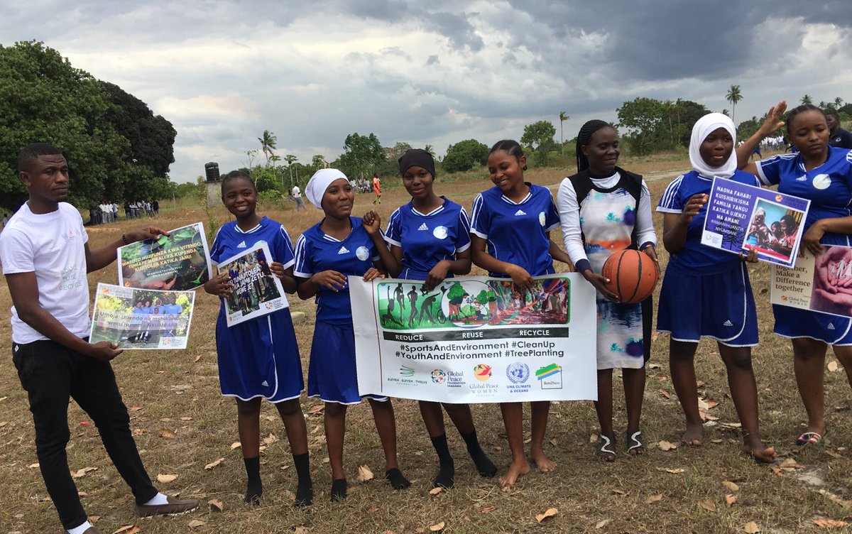 BensonDaudi1's tweet photo. #Sportsandenvironment : Sisi tumeamua kutumia michezo kuhamasisha utunzaji wa mazingira♻️. Leo tunaungana na dunia kufanya usafi katika maeneo yote . #worldcleanupday #WCD2022 #Tanzania #Letsdoit #environment https://t.co/l96l2izPH5