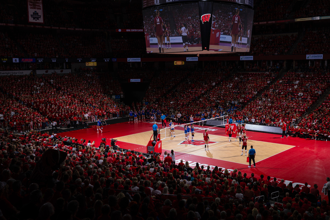 NCAAVolleyball's tweet photo. Tonight's No. 4 Wisconsin vs No. 16 @GatorsVB obliterated the NCAA Division I regular season attendance record with 1⃣6⃣,8⃣3⃣3⃣ fans😍😍

The previous record of 15,797 was set by Creighton and Nebraska earlier this season. 

#NCAAWVB x 📸 @BadgerVB https://t.co/OdinQ7uPKM