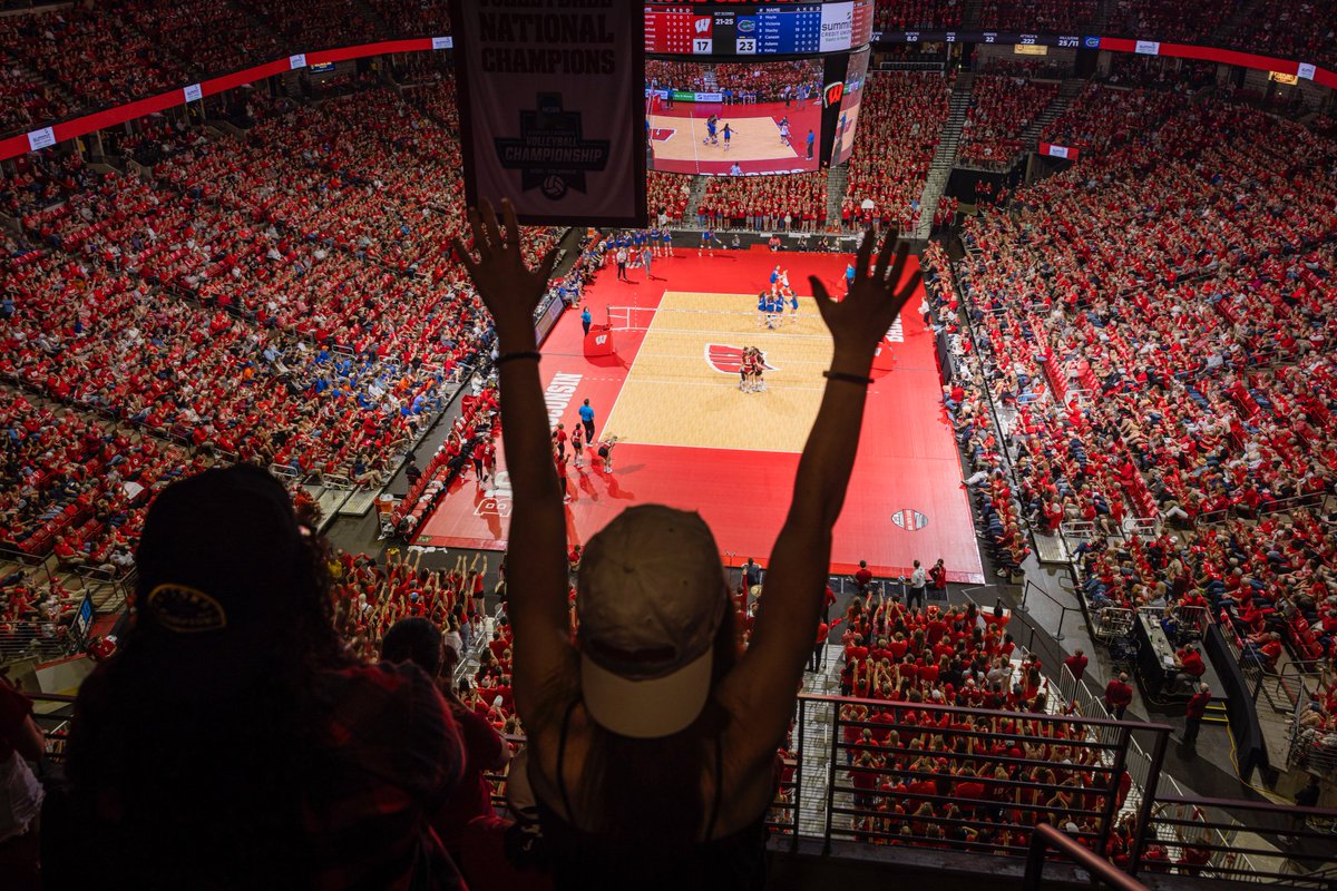 NCAAVolleyball's tweet photo. Tonight's No. 4 Wisconsin vs No. 16 @GatorsVB obliterated the NCAA Division I regular season attendance record with 1⃣6⃣,8⃣3⃣3⃣ fans😍😍

The previous record of 15,797 was set by Creighton and Nebraska earlier this season. 

#NCAAWVB x 📸 @BadgerVB https://t.co/OdinQ7uPKM