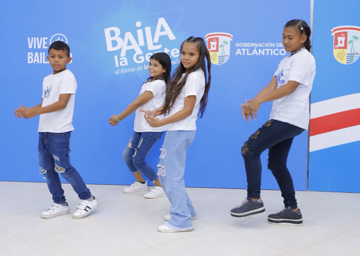 manueldiazcol's tweet photo. #Baranoa | Fantástico el show de líderes talentos de #BailaLaGente donde los jóvenes nos contagiaron con su alegría en una tarde donde el canto, el baile y el arte hicieron gala. #CreamosConvivencia 🙂🇦🇹 https://t.co/Xdkrvb57VX