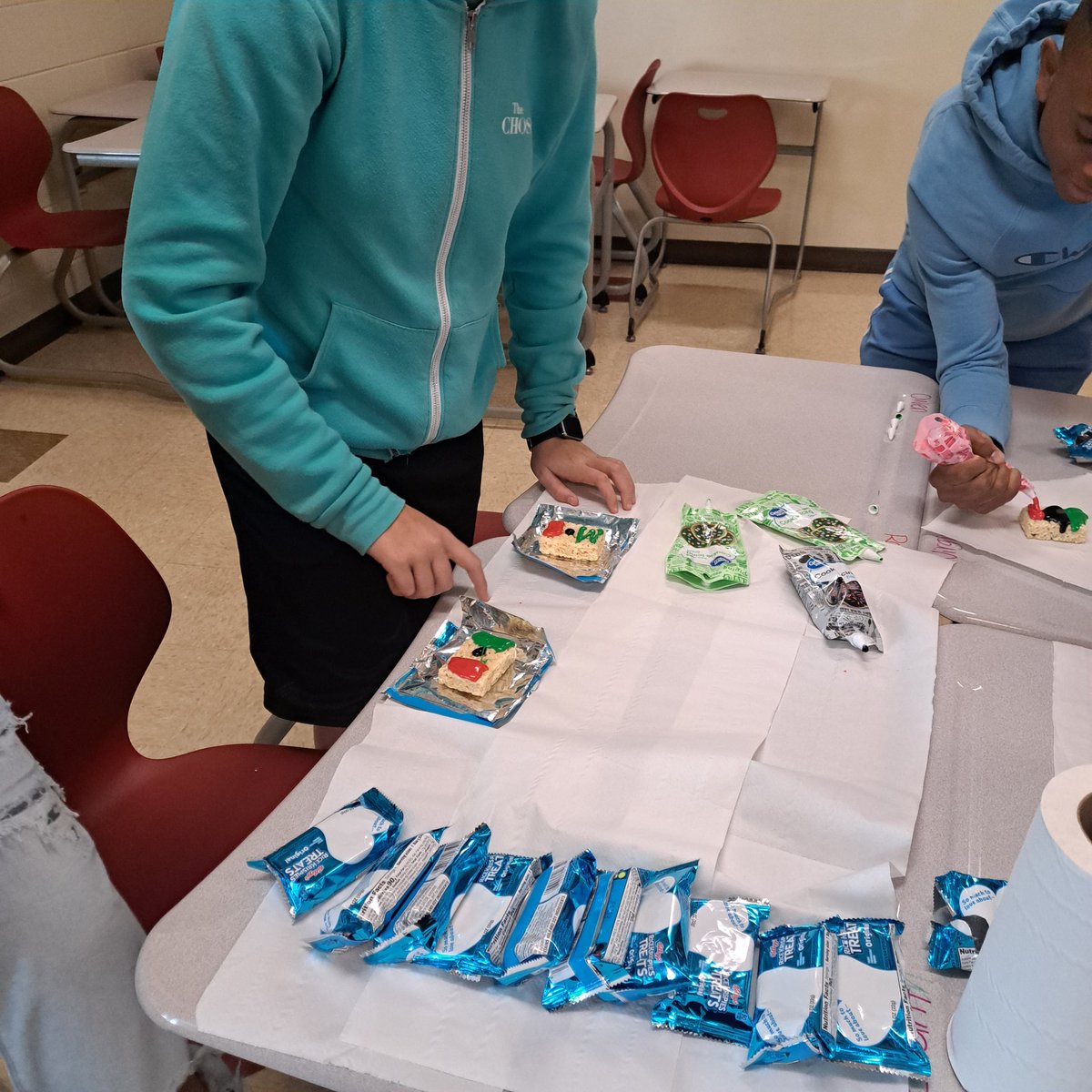 KarysMex's tweet photo. Hispanic Heritage month starts with celebrating Mexican Independece...Viva Mexico 🇲🇽
@ParticipateLrng 
#unitingourworld
#embassadorteacher
A sweet treat with my mexican flag... https://t.co/h2EmQMMpps