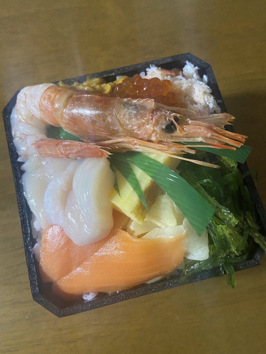 kuma7844's tweet photo. 仕事帰りに北海道展に行きました✨昔、韓国に住んでた時に日本人に北海道に行ったことがないのか！と上司に言われましたが、���じ日本でもとても遠いのです🥺最近はピーチも就航して行きやすいので近いうちに行きたいです！北海道で海鮮丼食べたいなぁ！ https://t.co/i7D9Cu02Z4