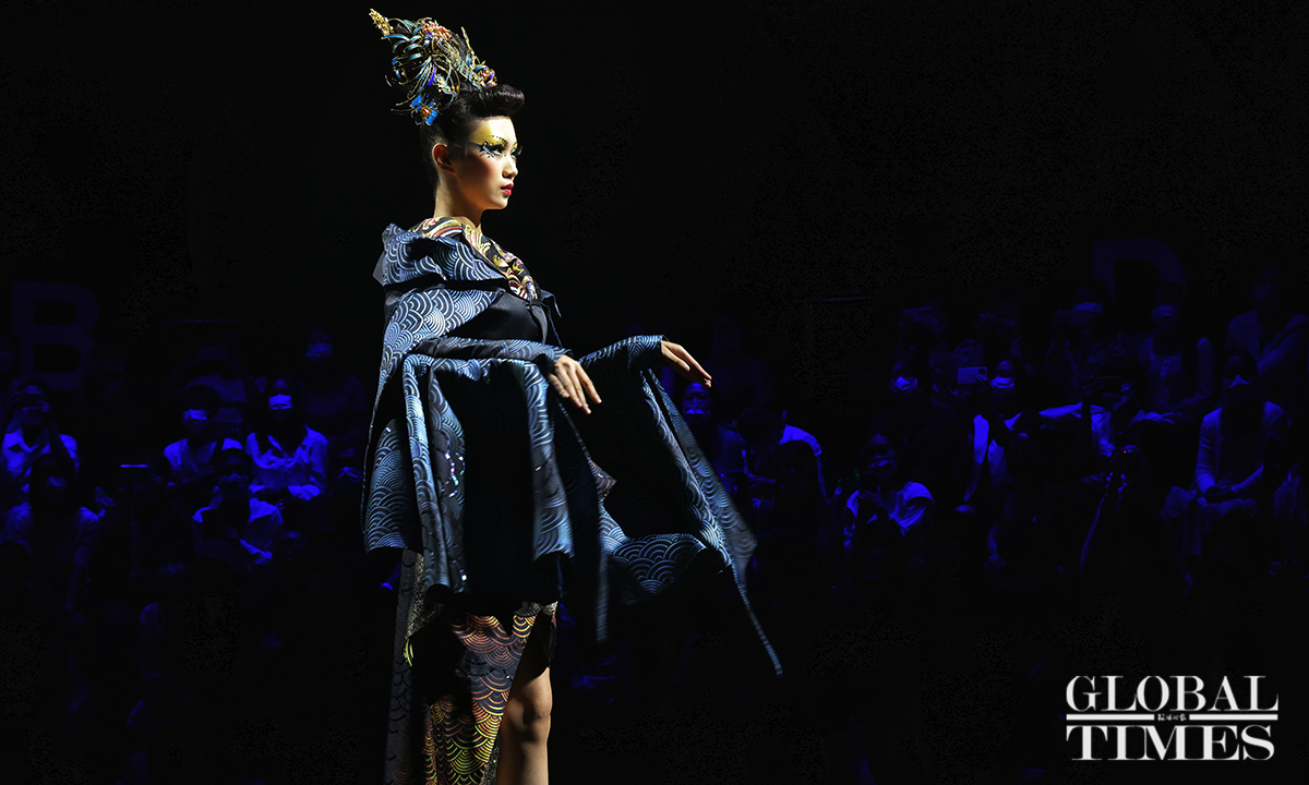 Beauty makeup show featuring Chinese traditional elements highlights #Beijing Fashion Week
globaltimes.cn/galleries/4412…