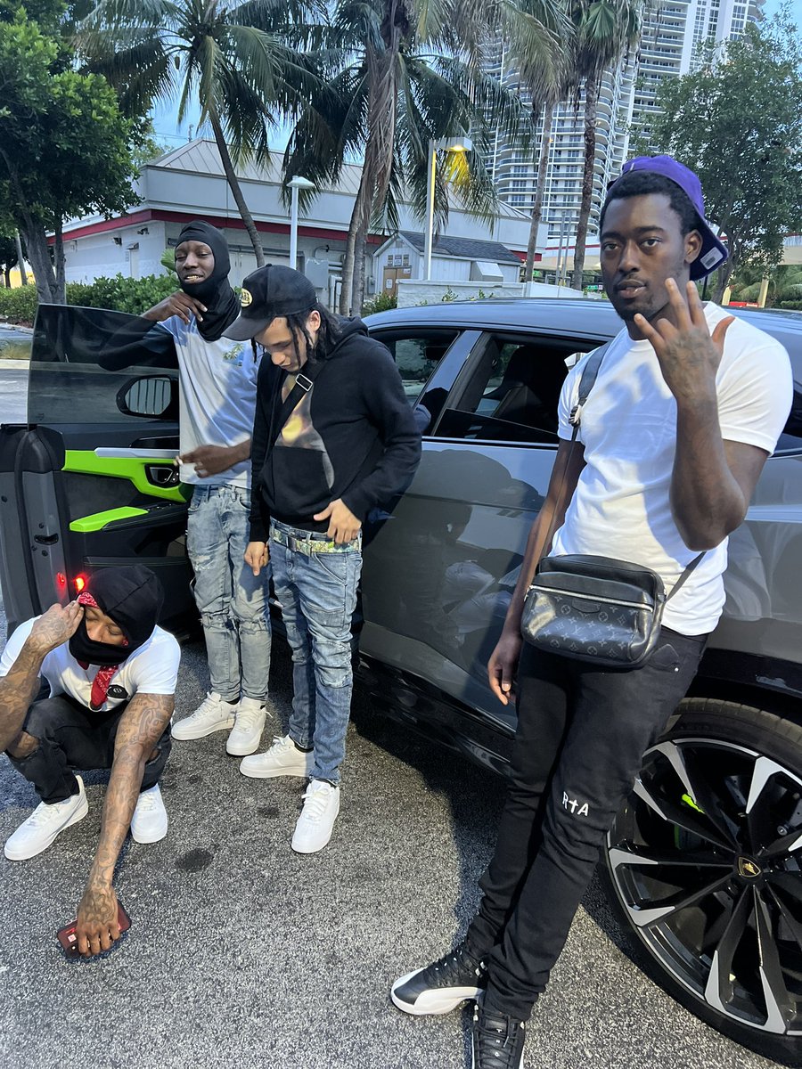 SonnyTheJew's tweet photo. Just Ease Yo Mind And Squeeze Dat Iron And Think About Yo Brudda #LL300 #GrandMafia π©Έππ€πΏ https://t.co/oJu5fSu0fn
