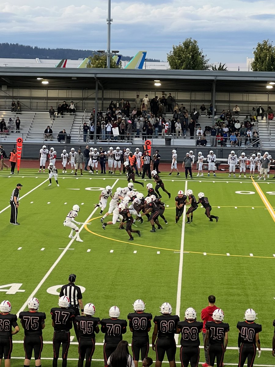 @RentonFootball and <a href="/LHSEagles_Lindb/">LHSEagles</a> battling this Friday night. <a href="/TheRealRentonHS/">Renton High School</a> Homecoming Game versus one of its in-city rivals. #RSDPride <a href="/Renton_Schools/">Renton Schools</a>