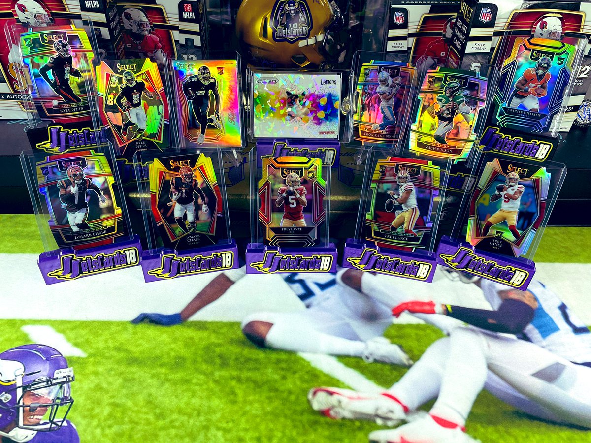 JJetsCards18's tweet photo. Select Hangers were a ton of fun! So many different die cuts and hits! Also, peep the new Lemons Color Blast! #TeamLemons #PrayersforLemons https://t.co/DLtmARCFJ7